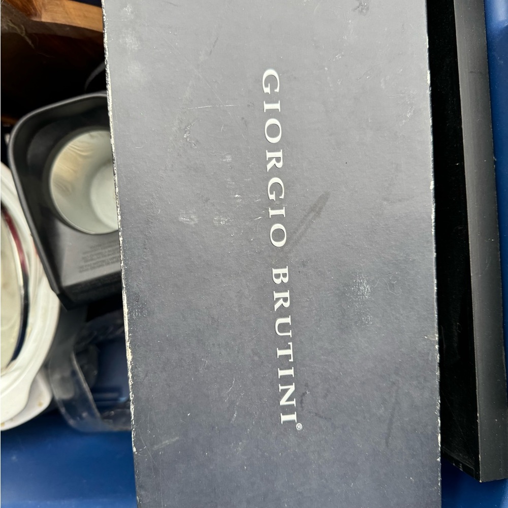 Barely worn Giorgio Brutini men’s dress shoes. Maybe worn once. Size 10.5.